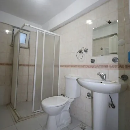 Marin Akademi Apart Hotel *